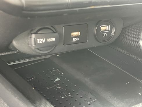 Used 2023 Hyundai Elantra Limited w/ Preferred Accessory Package FWD image 25