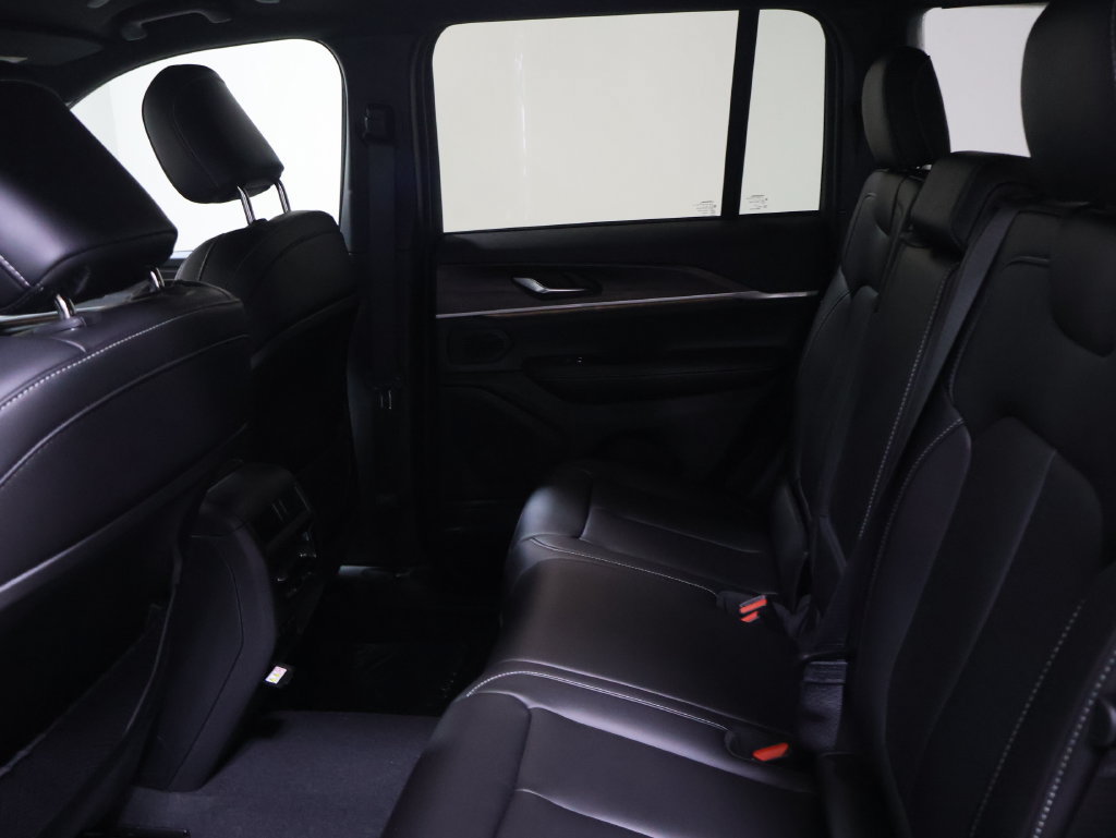 New 2027 Jeep Grand Cherokee Limited AWD/4WD image 11