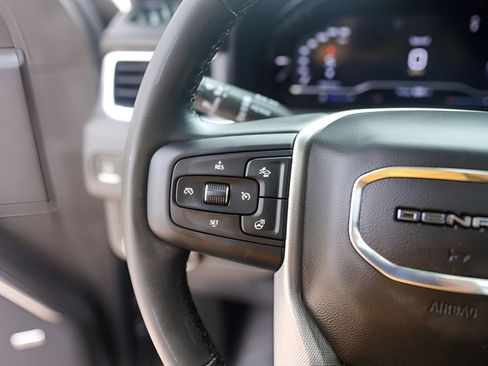 Used 2023 GMC Yukon Denali AWD/4WD image 17