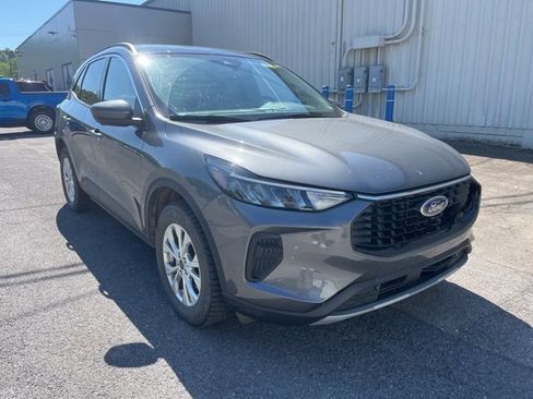 Used 2023 Ford Escape Active w/ Tech Pack #2 AWD/4WD image 3