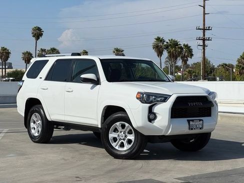 Used 2020 Toyota 4Runner SR5 AWD/4WD image 13