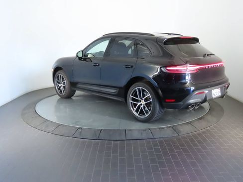 Certified 2026 Porsche Macan AWD/4WD image 3