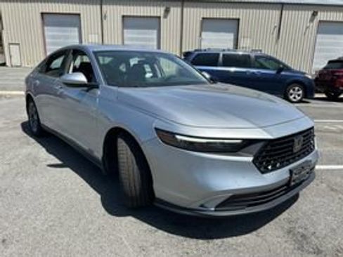Used 2023 Honda Accord EX image 3