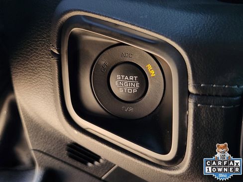 Used 2025 Jeep Wrangler Unlimited Rubicon w/ Technology Group image 28