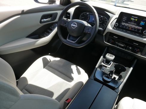 Used 2025 Nissan Rogue SV AWD/4WD image 9