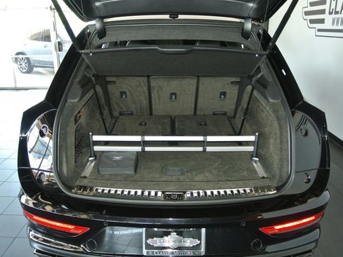 Used 2023 Bentley Bentayga AWD/4WD image 33
