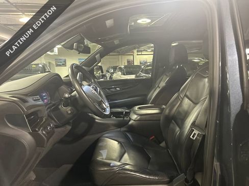 Used 2020 Cadillac Escalade Platinum image 10