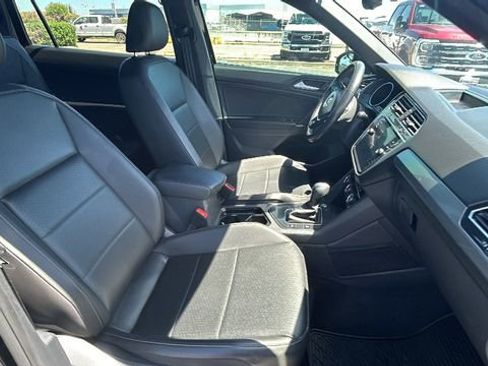 Used 2020 Volkswagen Tiguan SE R-Line FWD image 11