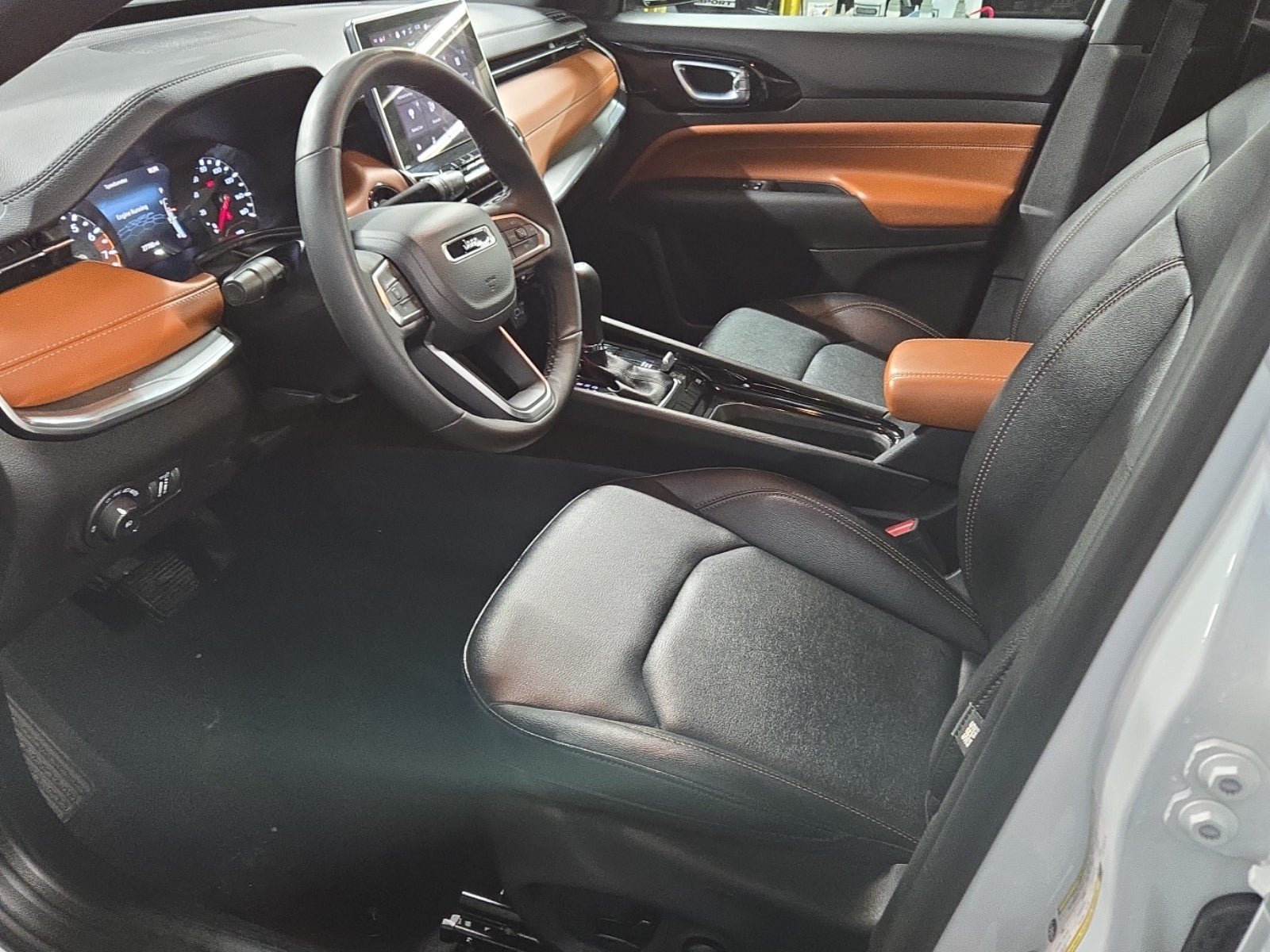 Used 2024 Jeep Compass Limited AWD/4WD image 6