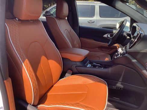 Used 2024 Chrysler Pacifica Pinnacle image 43