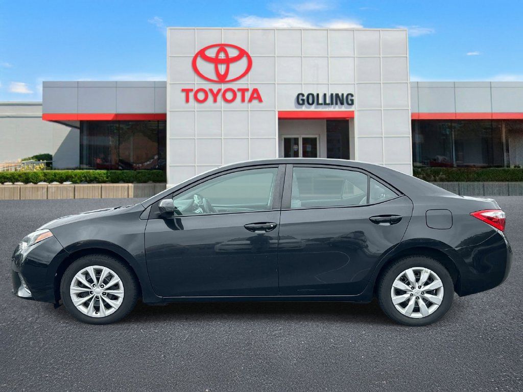 Used 2015 Toyota Corolla LE FWD image 2
