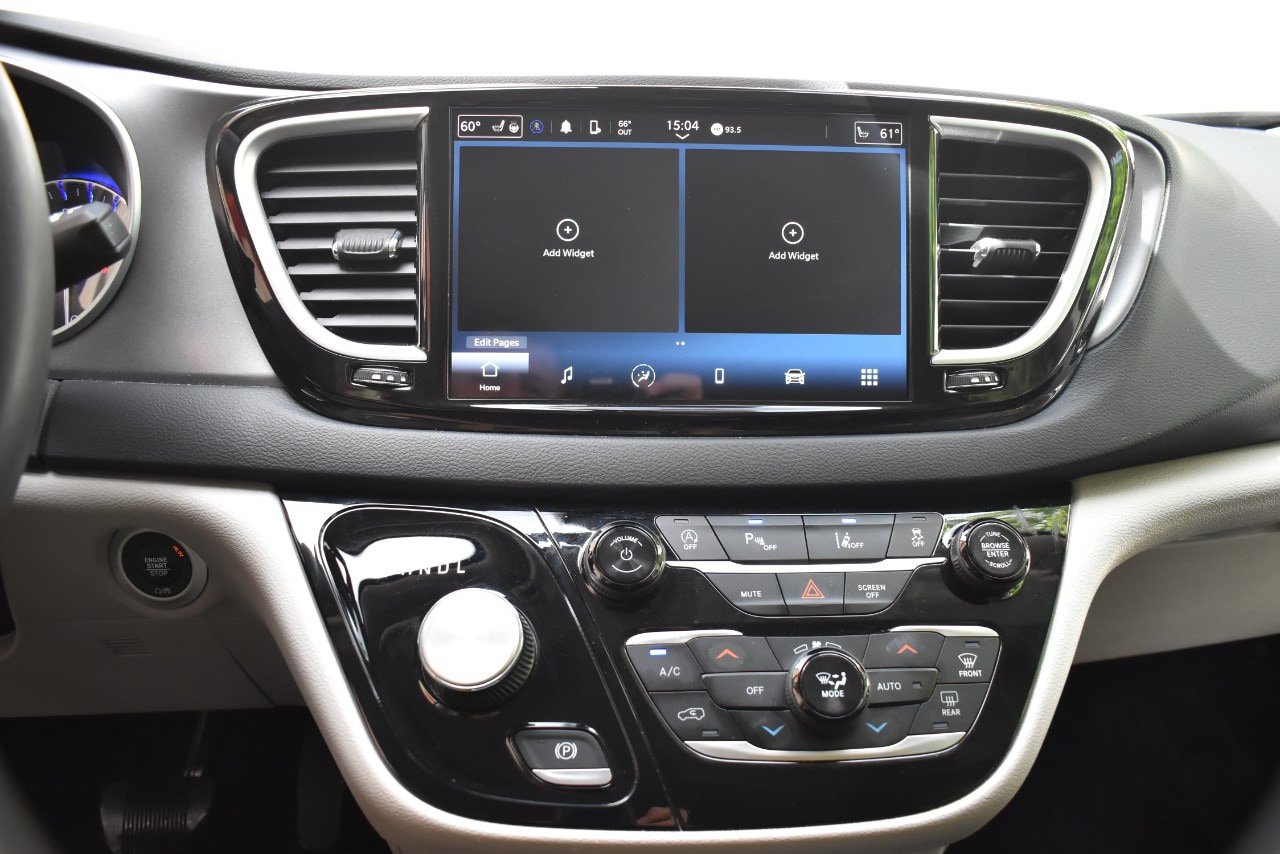 Used 2024 Chrysler Pacifica Touring-L FWD image 48