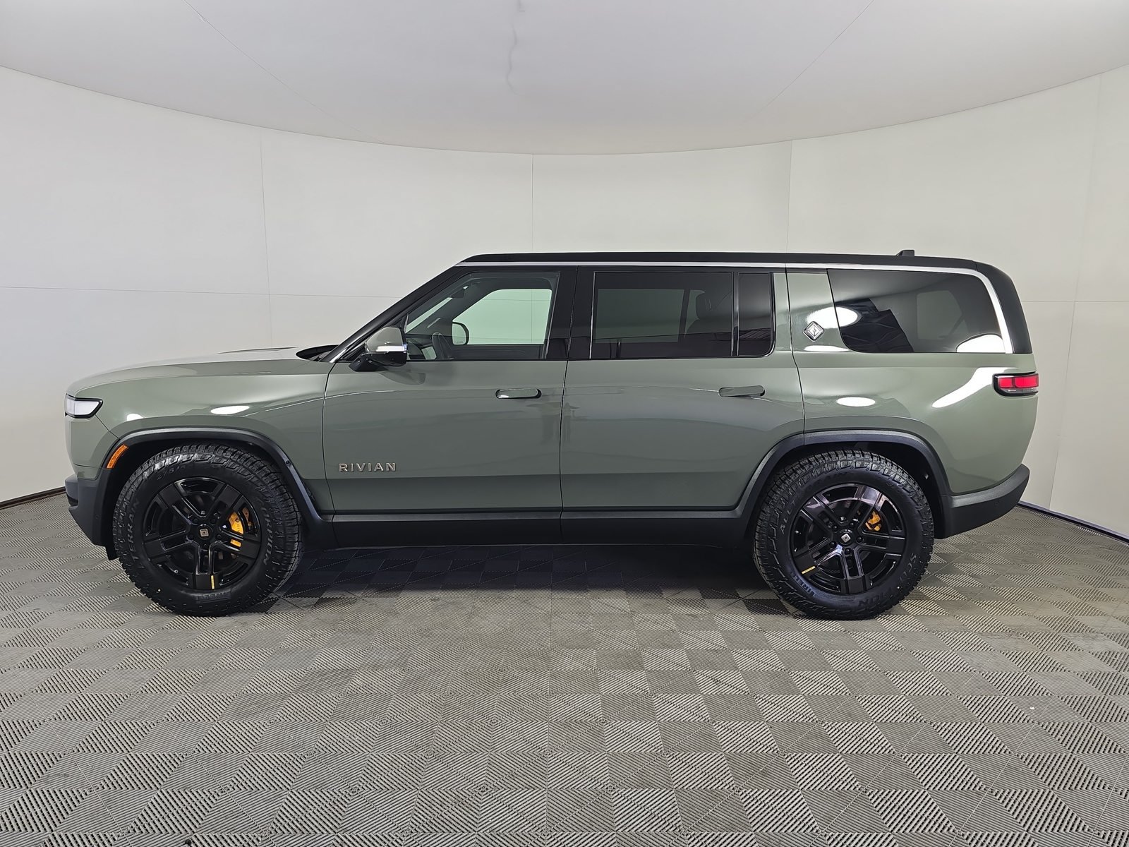 Used 2022 Rivian R1S Launch Edition Quad AWD/4WD image 2