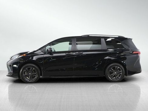 Used 2025 Toyota Sienna XSE AWD/4WD image 2