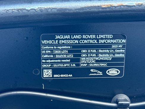 Used 2025 Land Rover Range Rover SE image 20