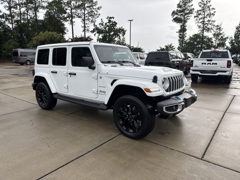 Used 2024 Jeep Wrangler Unlimited Sahara AWD/4WD image 2