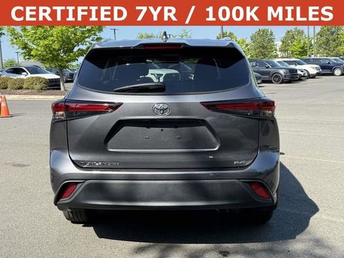 Used 2024 Toyota Highlander XLE FWD image 3
