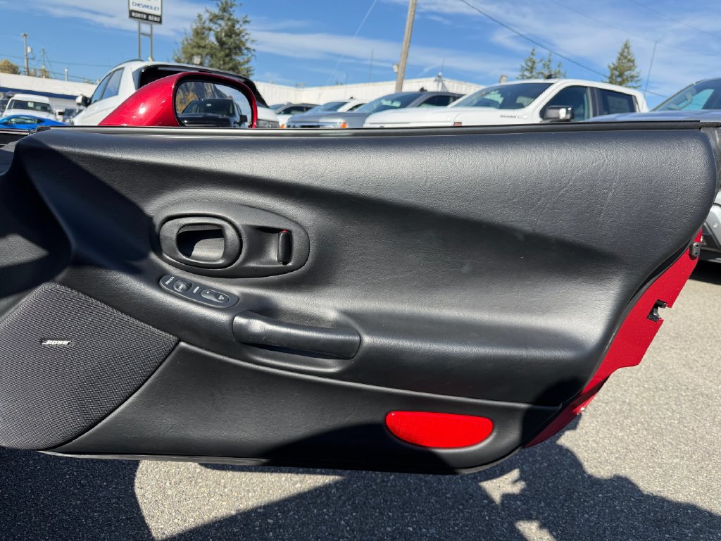 Used 2004 Chevrolet Corvette Coupe w/ Roof Package RWD image 28