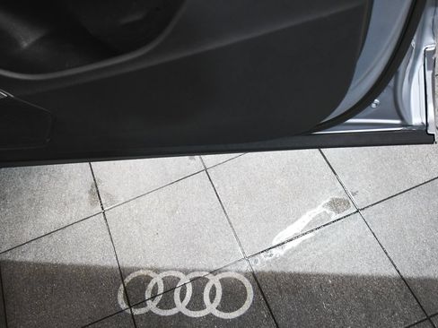 Used 2023 Audi Q8 Premium Plus AWD/4WD image 25