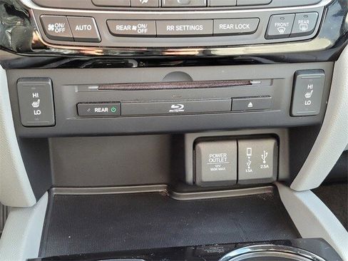 Used 2017 Honda Pilot Touring image 22