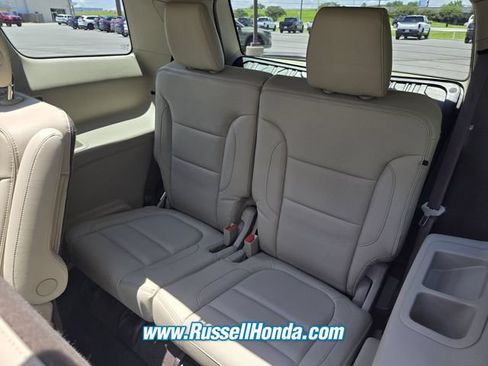 Used 2019 GMC Acadia Denali w/ Technology Package FWD image 9