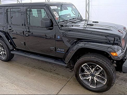 Used 2024 Jeep Wrangler Unlimited w/ Convenience Group AWD/4WD image 4