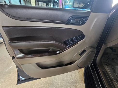 Used 2018 Chevrolet Suburban LT image 31