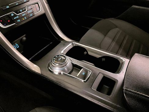 Used 2019 Ford Fusion SE AWD/4WD image 16