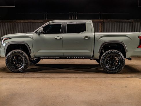 Used 2025 Toyota Tundra Limited AWD/4WD image 6