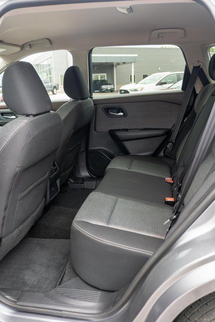 Used 2021 Nissan Rogue SV AWD/4WD image 11