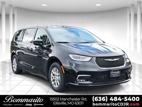 New 2026 Chrysler Pacifica Select image 1