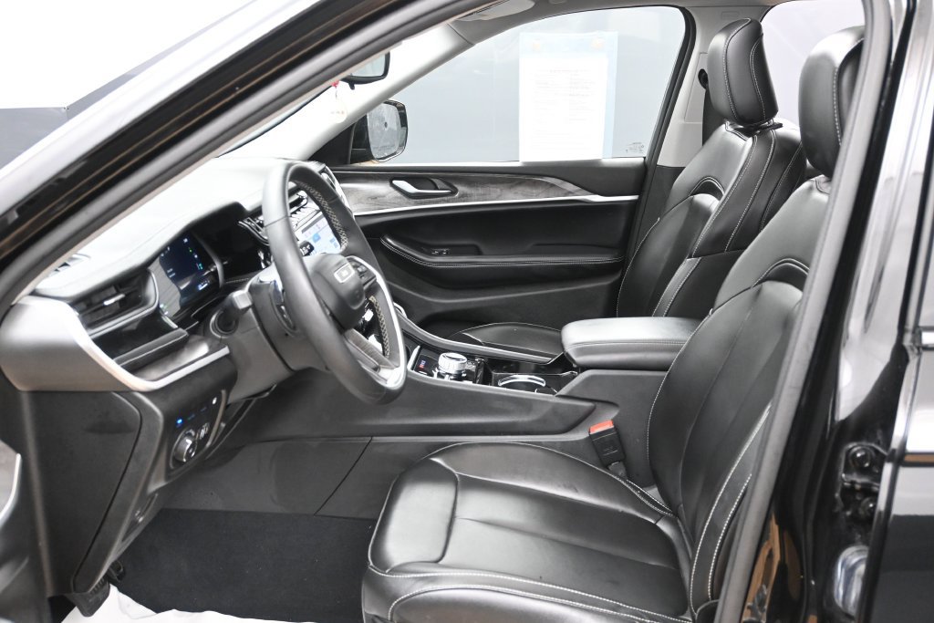 Used 2023 Jeep Grand Cherokee 4WD 4xe image 11