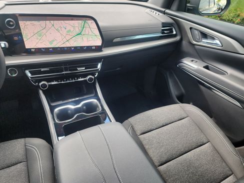 New 2025 Chevrolet Traverse LT w/ Driver Confidence Package image 20