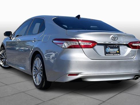 Used 2018 Toyota Camry XLE image 11