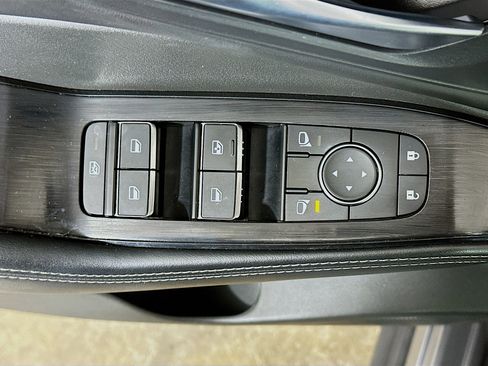 Used 2023 Nissan Rogue SL w/ SL Premium Package image 15