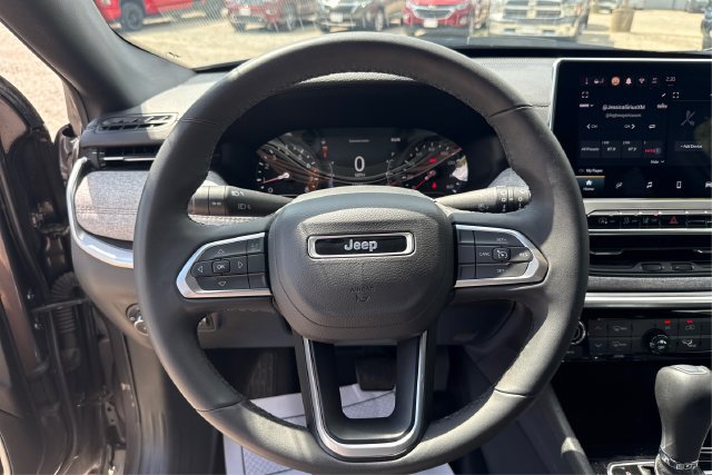 Used 2024 Jeep Compass Latitude AWD/4WD image 16