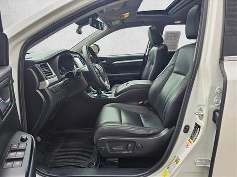Used 2018 Toyota Highlander XLE AWD/4WD image 18