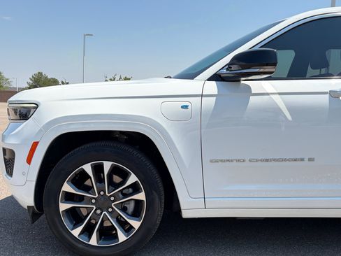 Used 2023 Jeep Grand Cherokee Overland w/ Advanced Protech Group III AWD/4WD image 11
