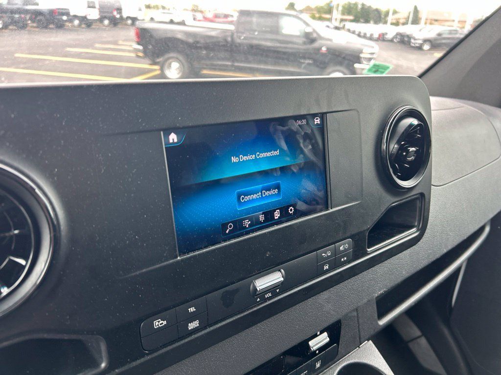 Used 2024 Mercedes-Benz Sprinter 2500 image 12