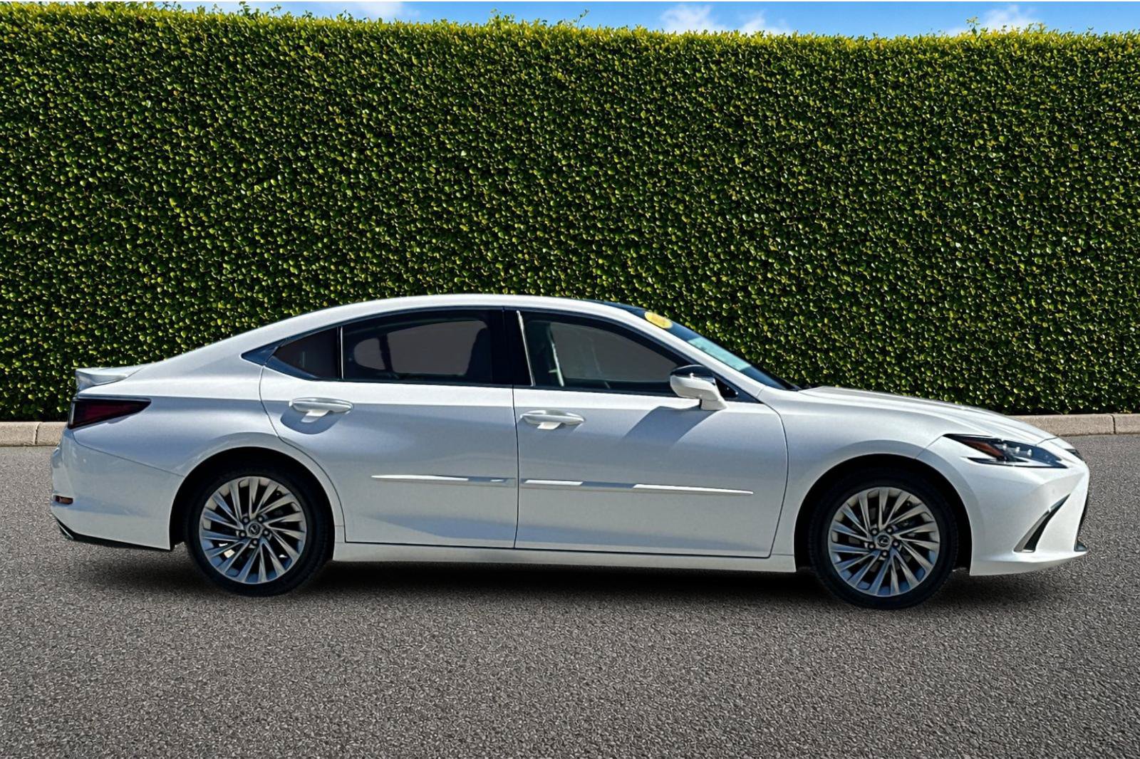 Used 2023 Lexus ES 350 Ultra Luxury w/ Accessory Package (Z2) FWD image 3