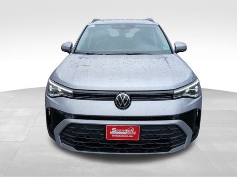 New 2025 Volkswagen Taos SE image 8