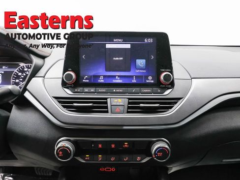 Used 2023 Nissan Altima 2.5 SR FWD image 12
