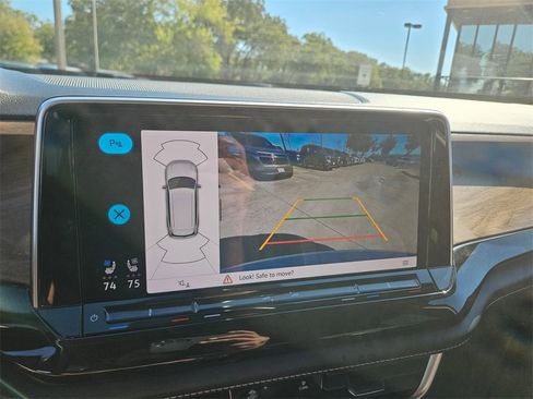 Used 2025 Volkswagen Atlas SE image 22