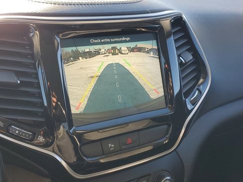 Used 2020 Jeep Cherokee Limited image 22