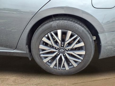 Used 2025 Nissan Altima 2.5 SV FWD image 25
