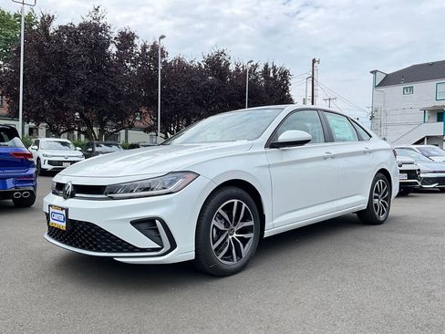 New 2025 Volkswagen Jetta SE image 4