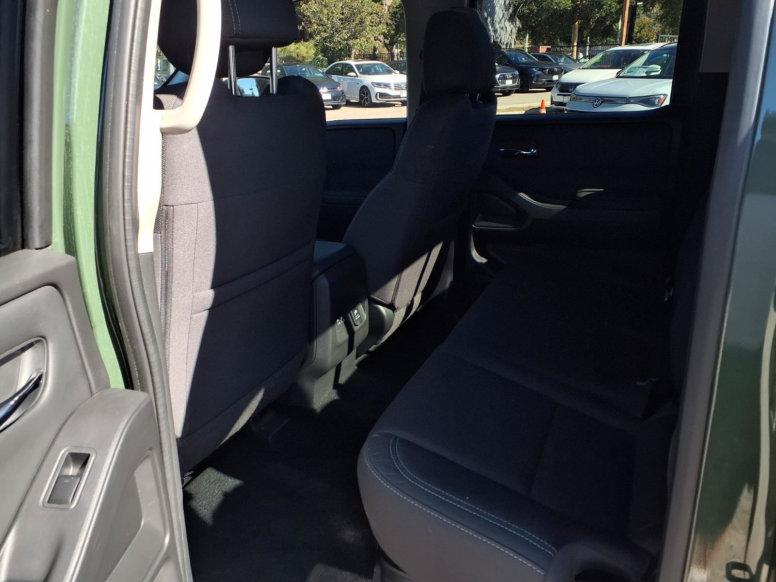 Used 2022 Nissan Frontier SV AWD/4WD image 20