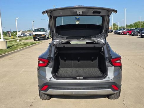 Used 2025 Chevrolet Trax LT w/ LT Convenience Package FWD image 21