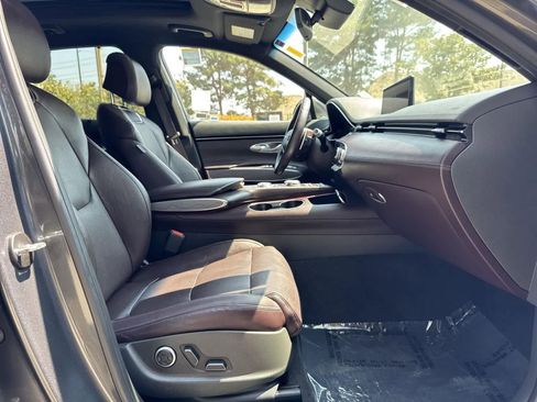 Used 2022 Genesis GV70 2.5T w/ Advanced Package image 39