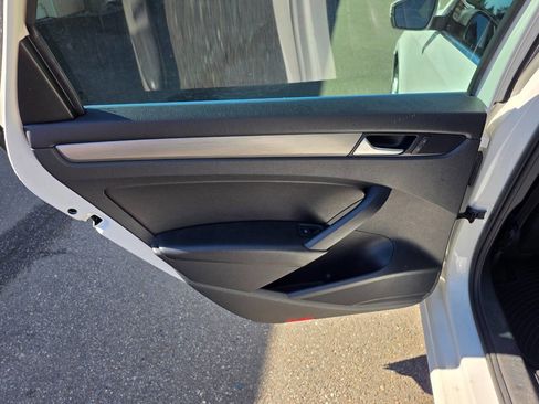 Used 2015 Volkswagen Passat TDI SE FWD image 16